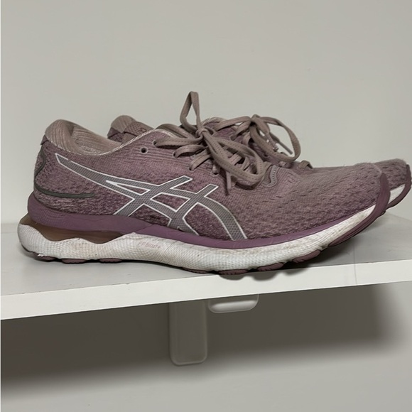 ASICS Women's Athletic Shoes - Mauve and White 9.5 - Picture 1 of 3